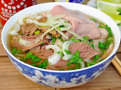 Mâm Cơm Gia Đình Hiện Đại: Kết Hợp Thịt Bò Nhập Khẩu Vào Các Món Xào, Kho Truyền Thống Việt Nam
