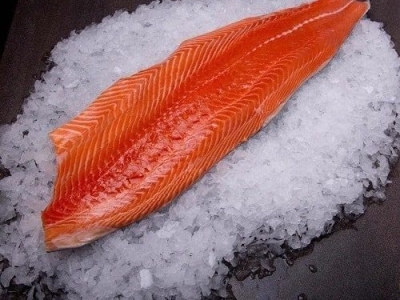 Cá Hồi Đông Lạnh Có Kém Cá Hồi Tươi Không? Sự Thật Về Cấp Đông Nhanh Và Chất Lượng Thịt Cá